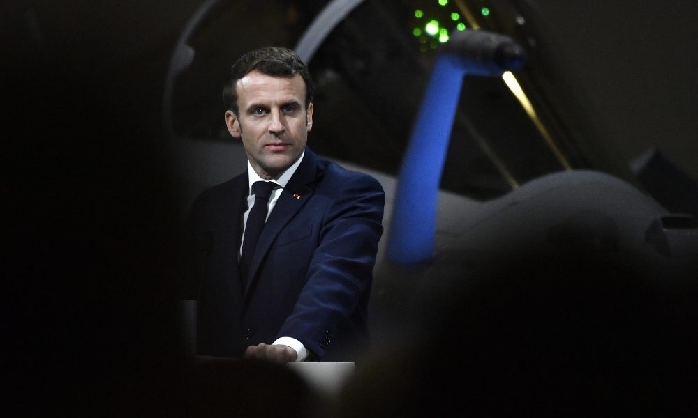 Manifestanti tentano blitz a Macron