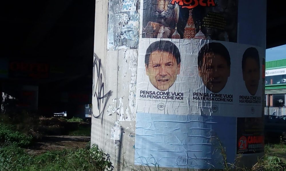 Manifesti fake con volto Conte