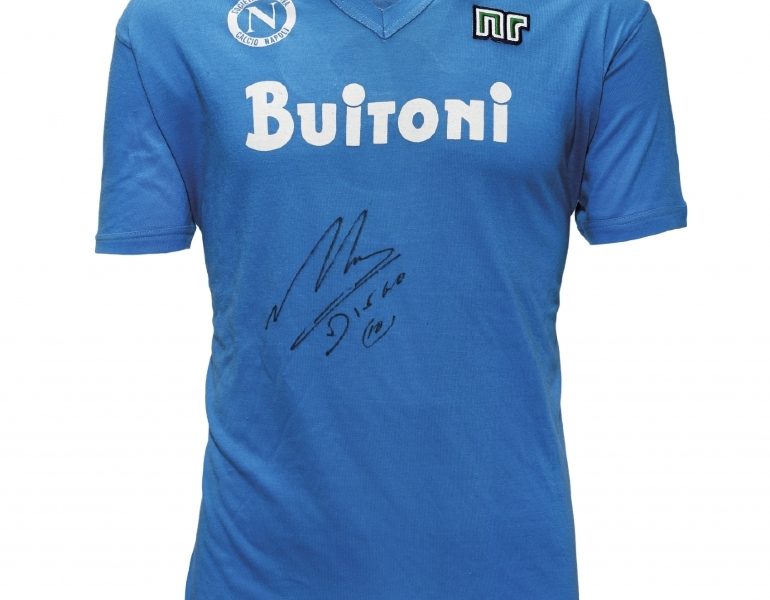 Maradona: l’epopea del n.10 con le maglie all’asta Bolaffi