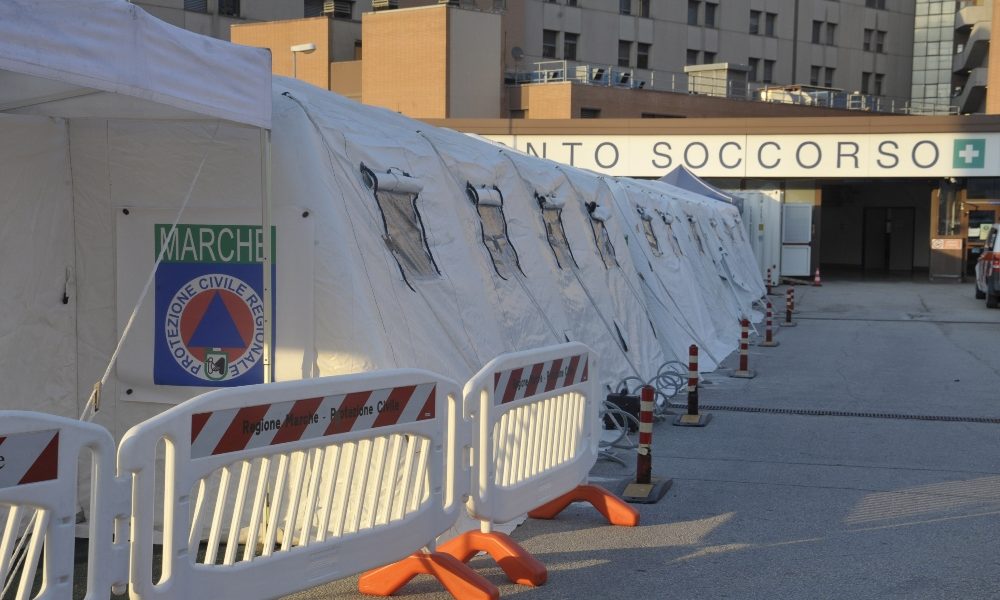 Marche, 17 decessi, morti a quota 153