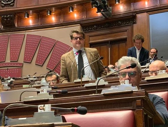 Il deputato di Fratelli d’Italia Marco Osnato ospite questa sera del “Dariosauro” su Etv