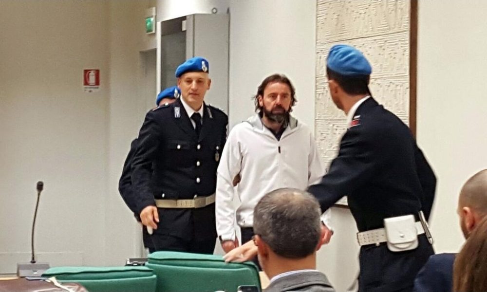 Marito Ceste assume un investigatore