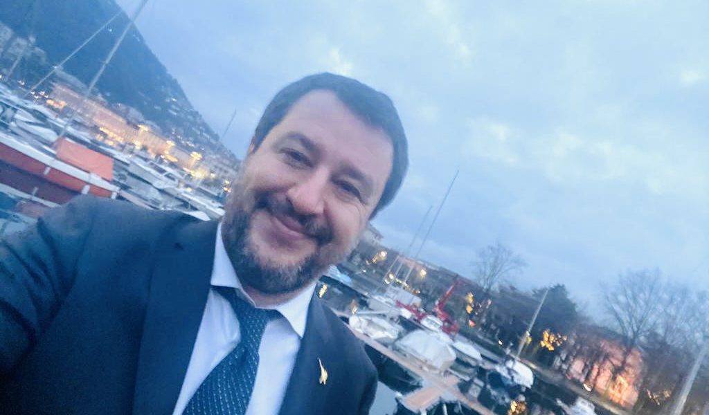 Matteo Salvini, selfie in città: “Como sempre stupenda”