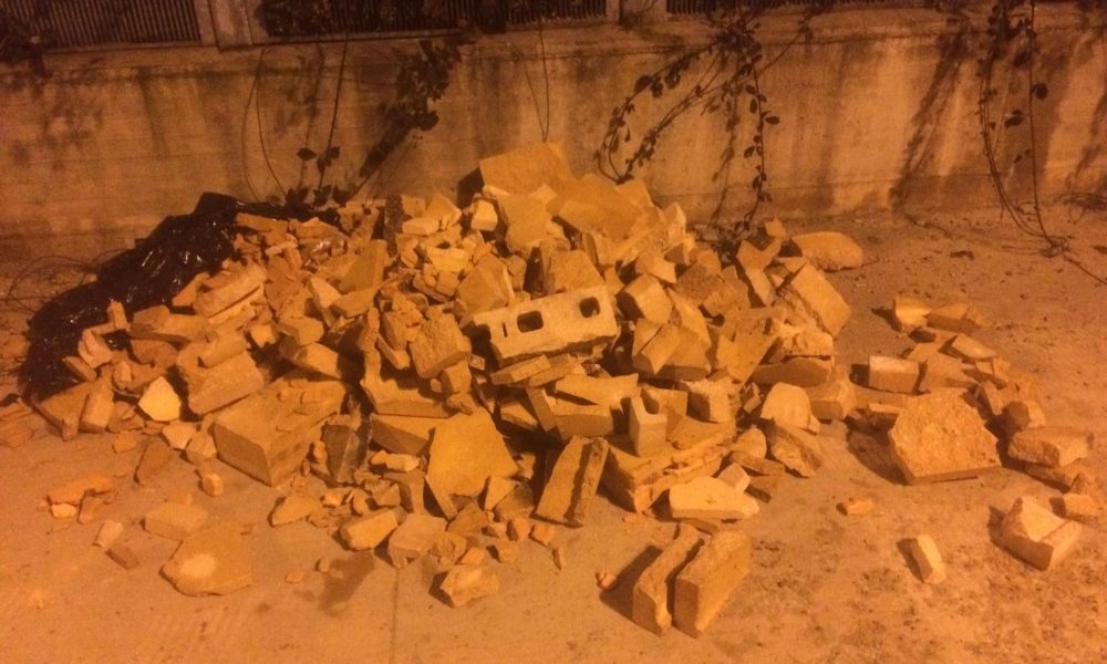 Mattoni contro forze ordine, feriti Cpr