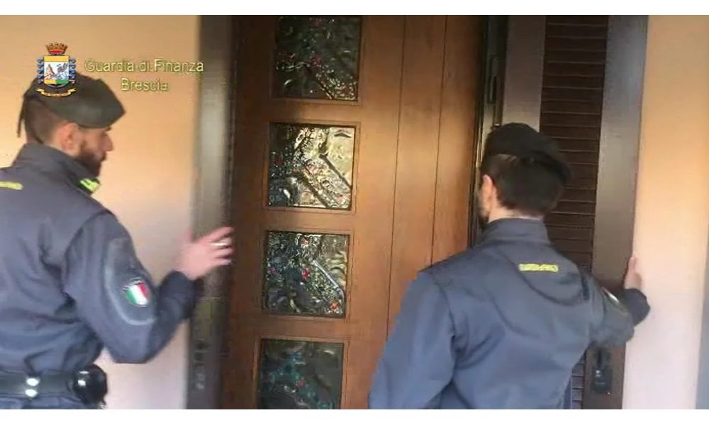 Maxi frode a Iva da 100 milioni, arresti