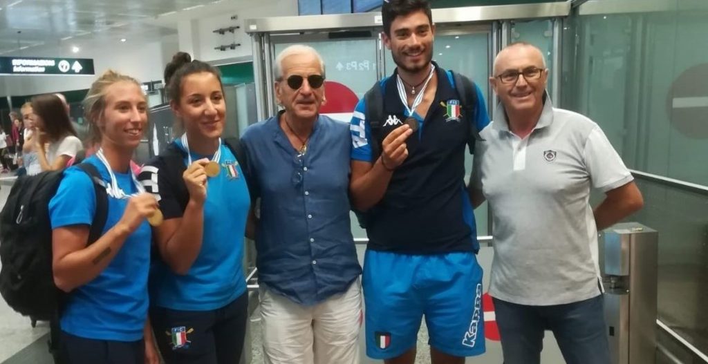 Atterrati a Malpensa i campioni di canottaggio. Il presidente della Lario: «Emozione indescrivibile»