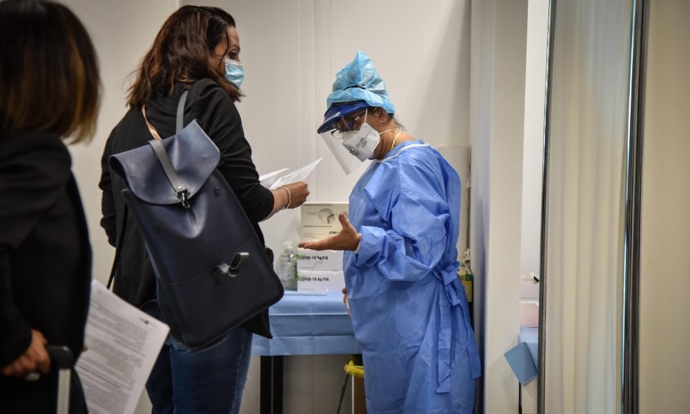 Covid-19, scende il numero dei tamponi e cala il dato dei positivi a Como