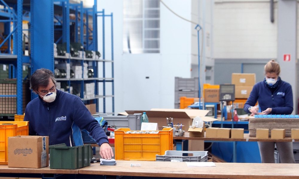 Mediobanca, Covid frena l’industria, -11% ricavi 2020