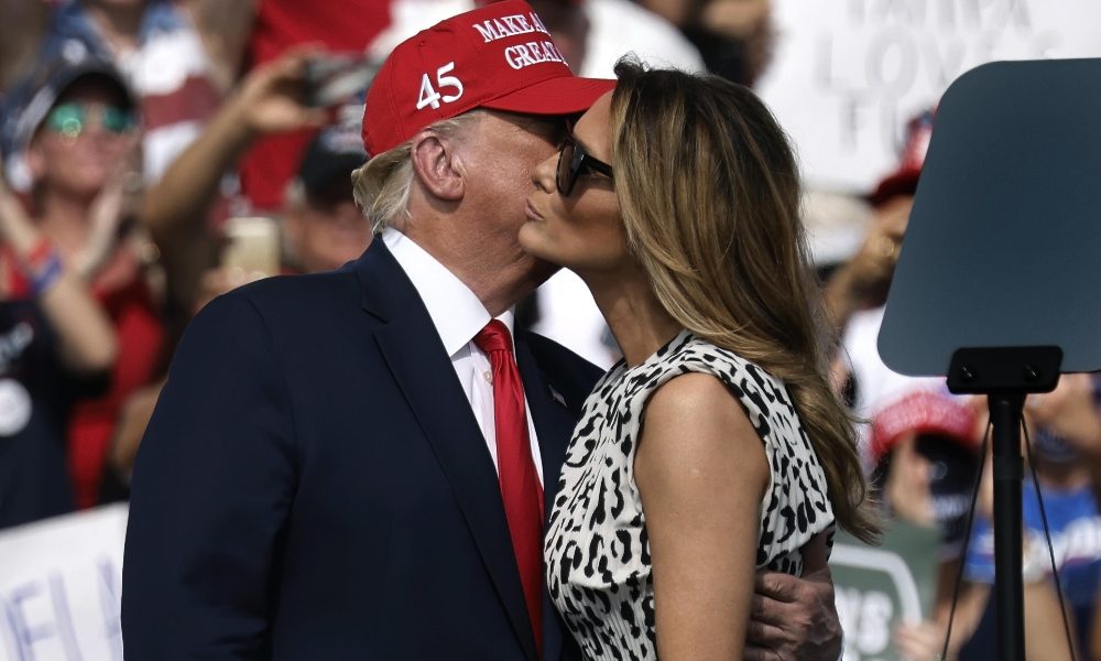 ‘Melania conta i minuti per scaricare Donald’