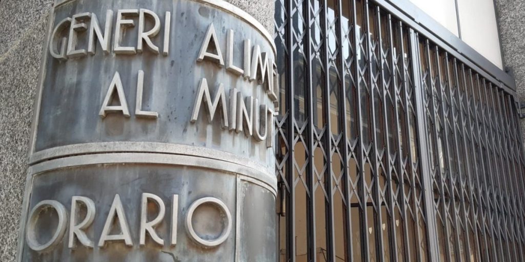 Mercato coperto di Como chiuso dalla Regione. La protesta: «Ha sempre rispettato le regole, va riaperto»
