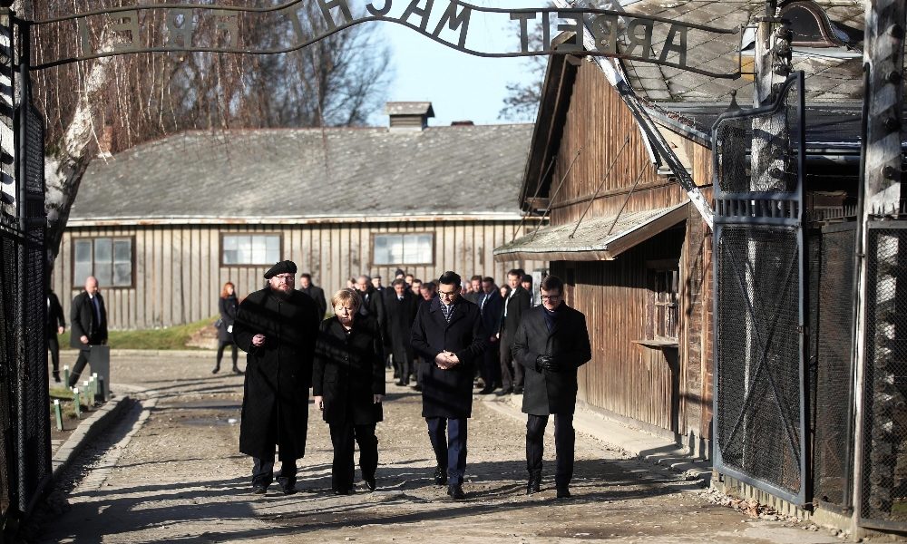 Merkel, tolleranza zero su antisemitismo