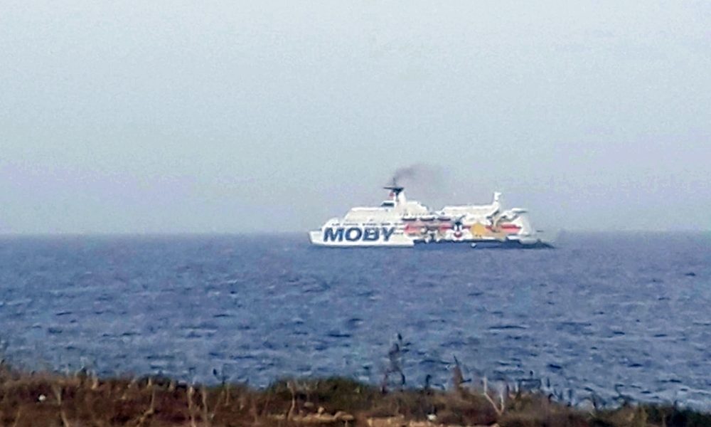 Migranti: 28 positivi sulla Moby Zaza
