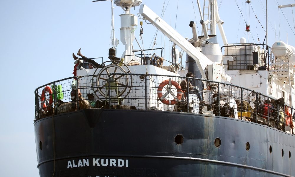 Migranti: Alan Kurdi ancora in navigazione davanti a Olbia