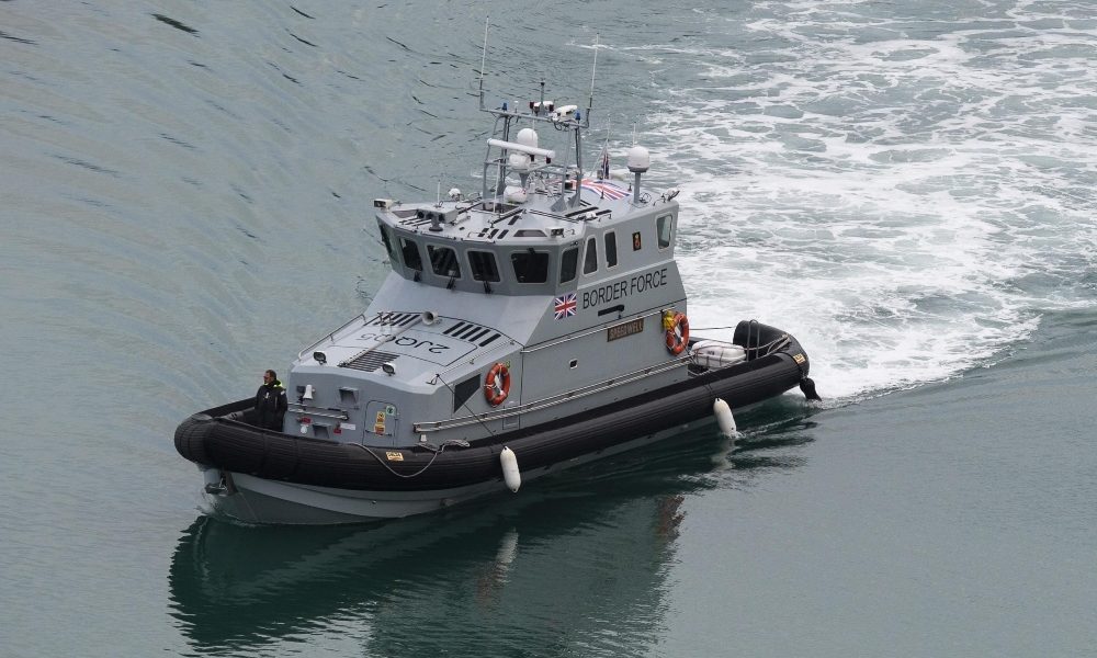 Migranti: Gb pensa alle reti per fermarli in mare