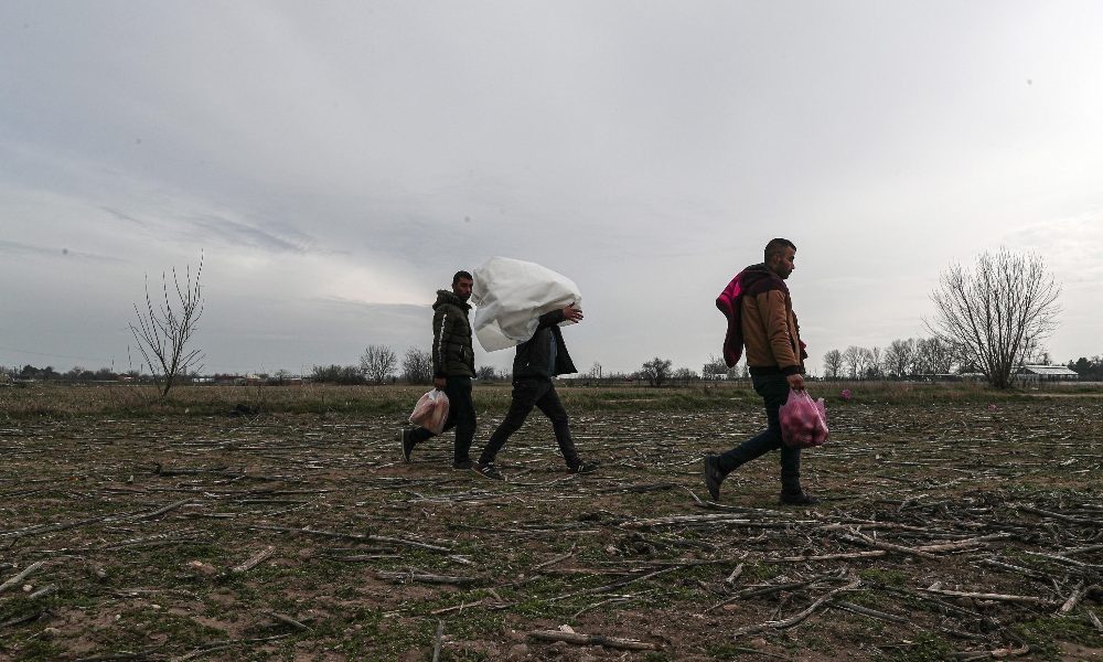 Migranti: lacrimogeni a confine greco