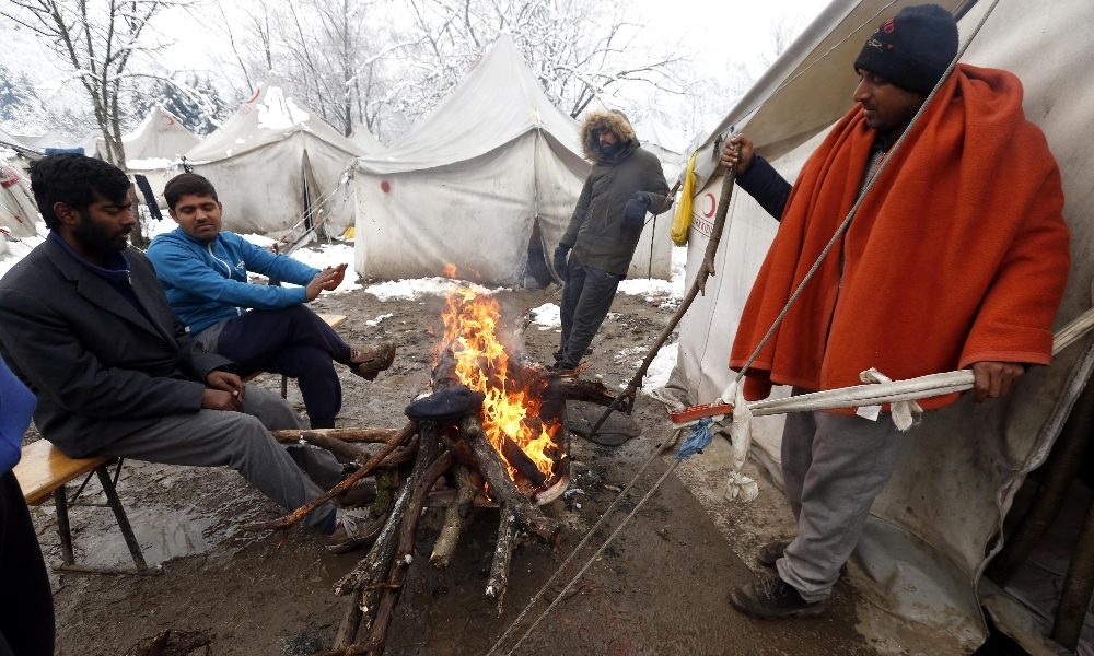 Migranti lasciano campo di Vucjak