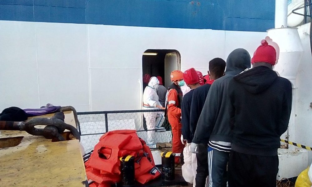 Migranti: nave Alan Kurdi arrivata al porto di Olbia