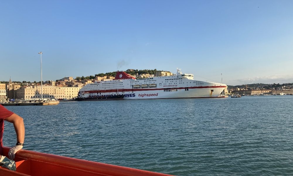 Migranti, uomo trovato morto su traghetto Ancona