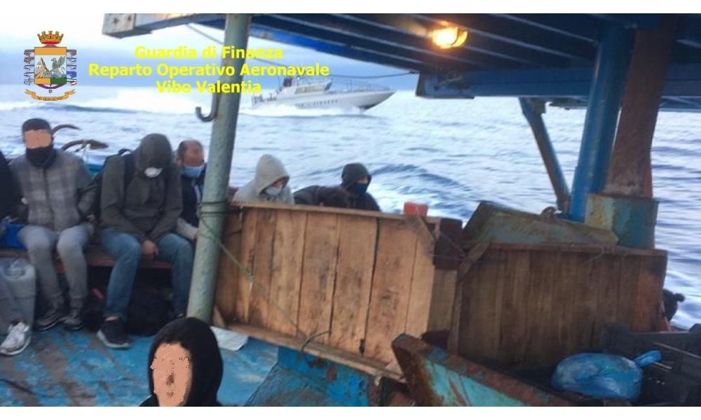 Migranti:due sbarchi in Calabria,presi 8 presunti scafisti