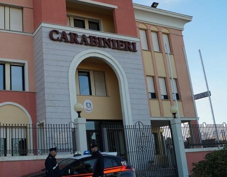 Minaccia di far saltare casa, arrestato