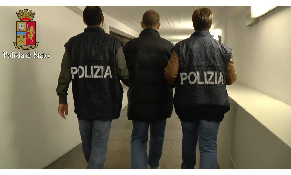 Molestò bimba su filobus, arrestato