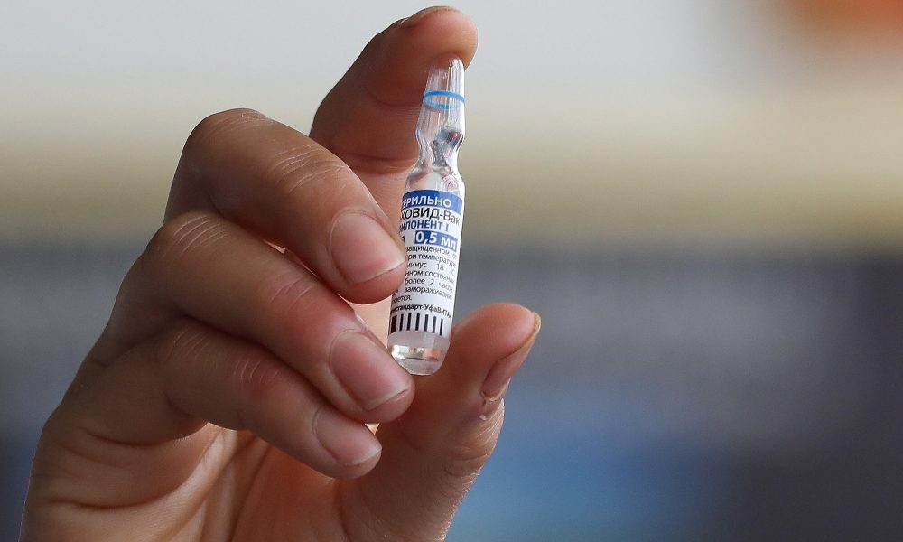 Mosca, accordo per produrre 200 mln dosi Sputnik in India