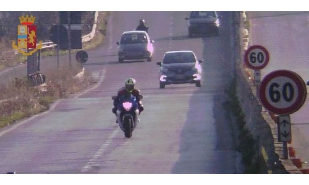 Moto a 210 km/h su tangenziale a Pistoia