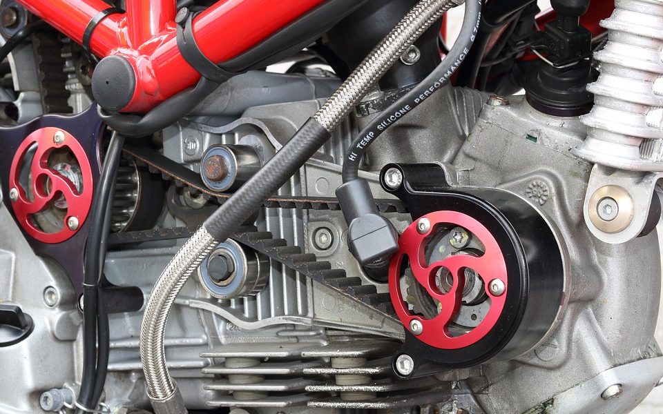 Comaschi tutti a “due ruote”. Boom degli acquisti di moto