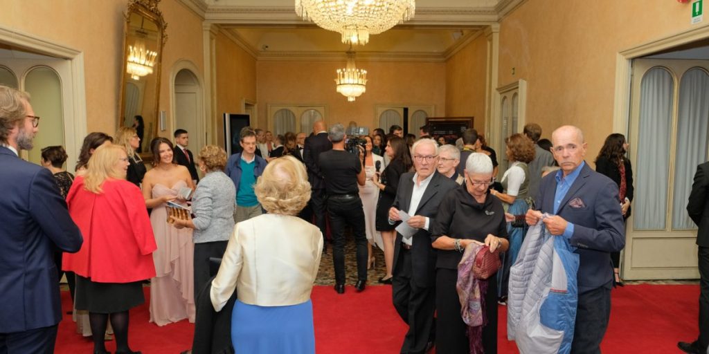 Due Oscar per la “prima” nel foyer di piazza Verdi Rossini decolla al Sociale