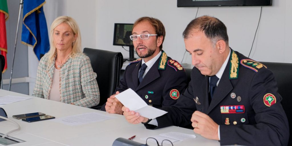 Il traffico di rifiuti e le indagini della polizia locale. Controlli minuziosi sull’impianto in località La Guzza