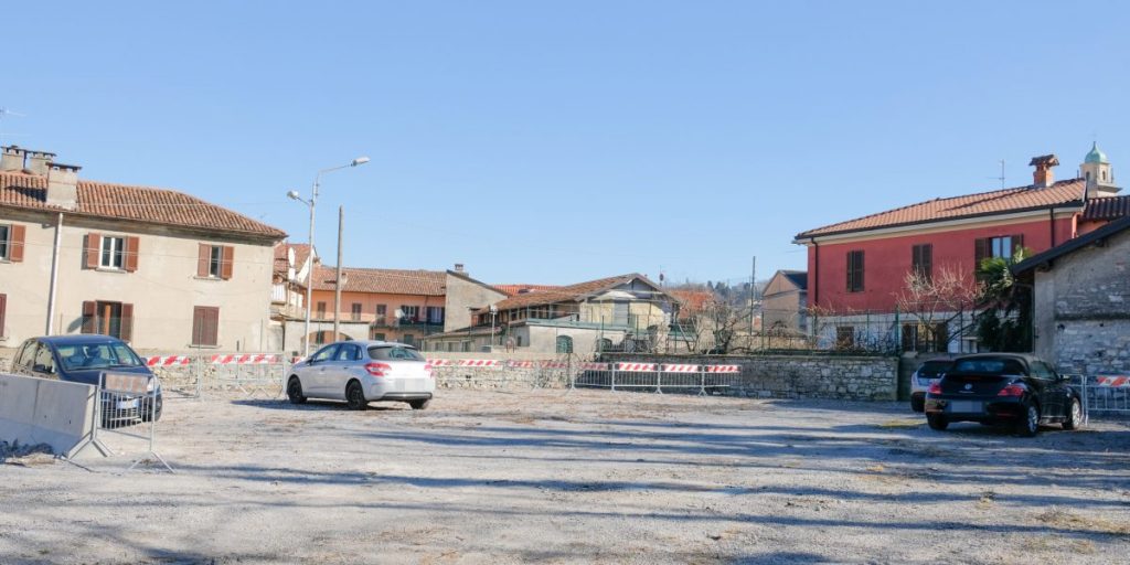 Poche auto nel nuovo parcheggio pubblico