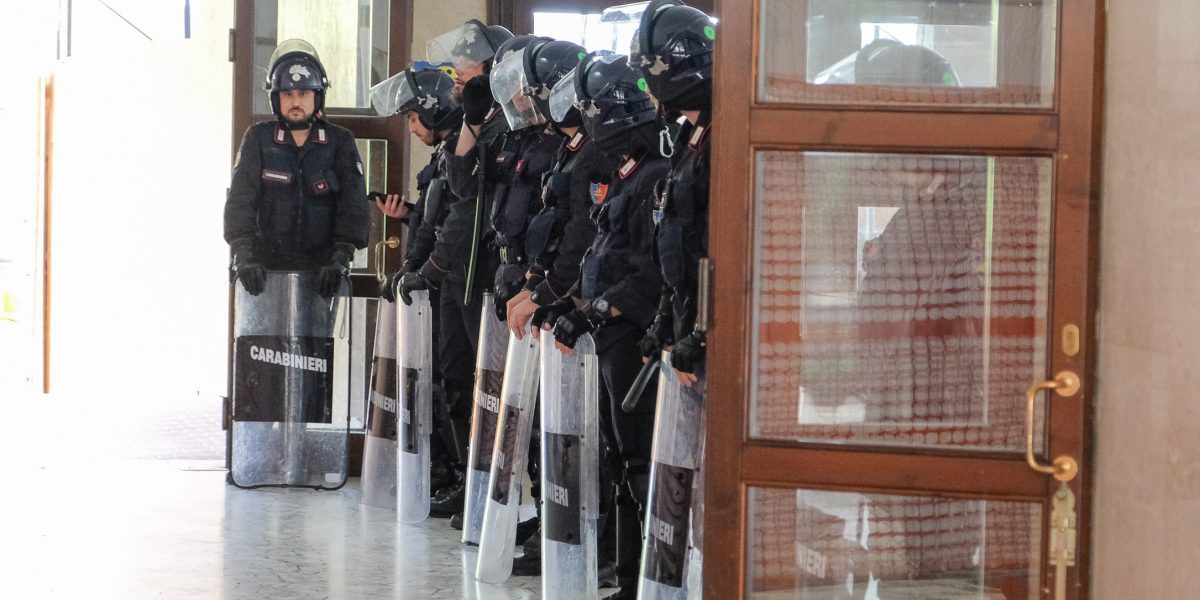 Gesto di follia di un gruppo di tifosi del Como. Calciatore del Lecco aggredito ai Giardini a lago