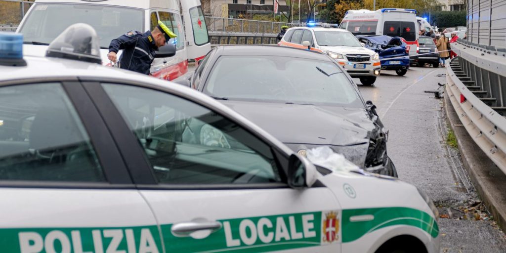 Carambola di auto sul viadotto dei Lavatoi. Caos viabilistico e tre feriti in ospedale