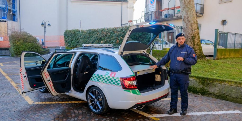 Inseguimento a Uggiate Trevano. Finisce nel torrente: preso