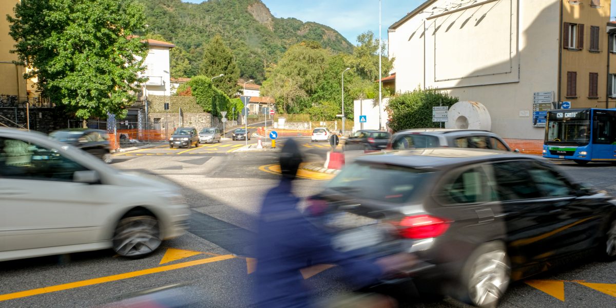 Como, la rotatoria in piazza San Rocco diventa definitiva. Stop alla Ztl  in via Milano