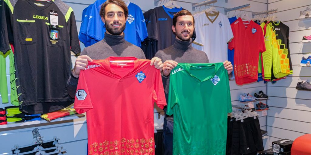 Domani Como-AlbinoLeffe: lariani con la maglia di Natale