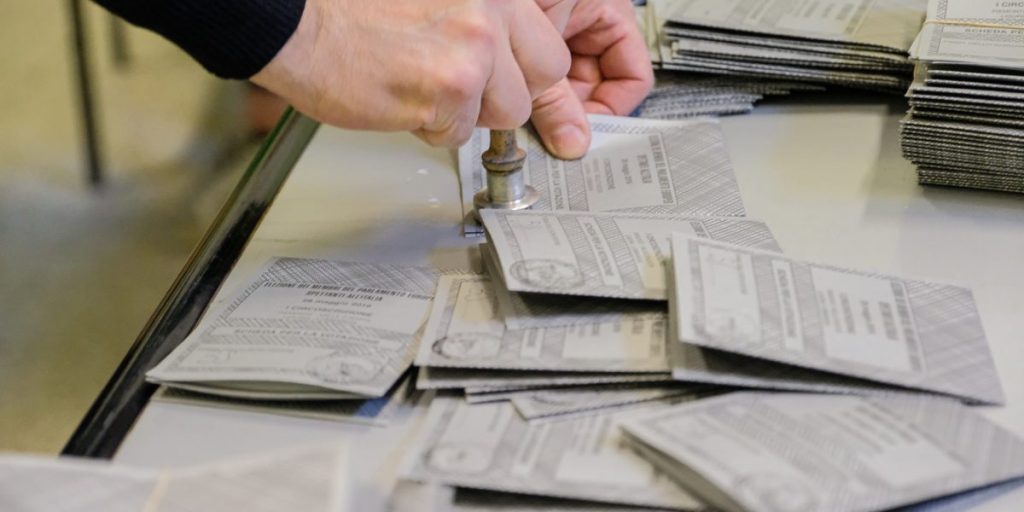 Elezioni amministrative nel Comasco, in 26 cercano la poltrona di sindaco: 5 sono donne