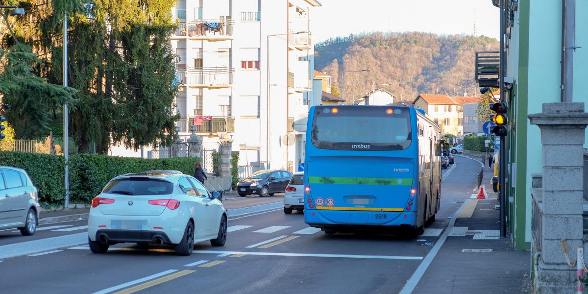 Cade in moto in via Varesina a Rebbio: morto centauro 56enne di Olgiate Comasco