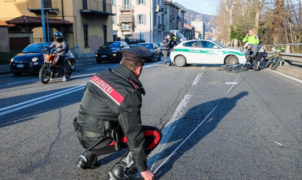 Incidente in Napoleona dopo il curvone: ferito un ciclista