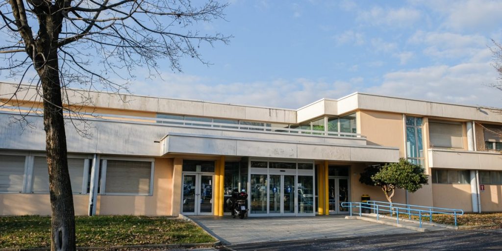 Piscina, finalmente si ripara il guasto