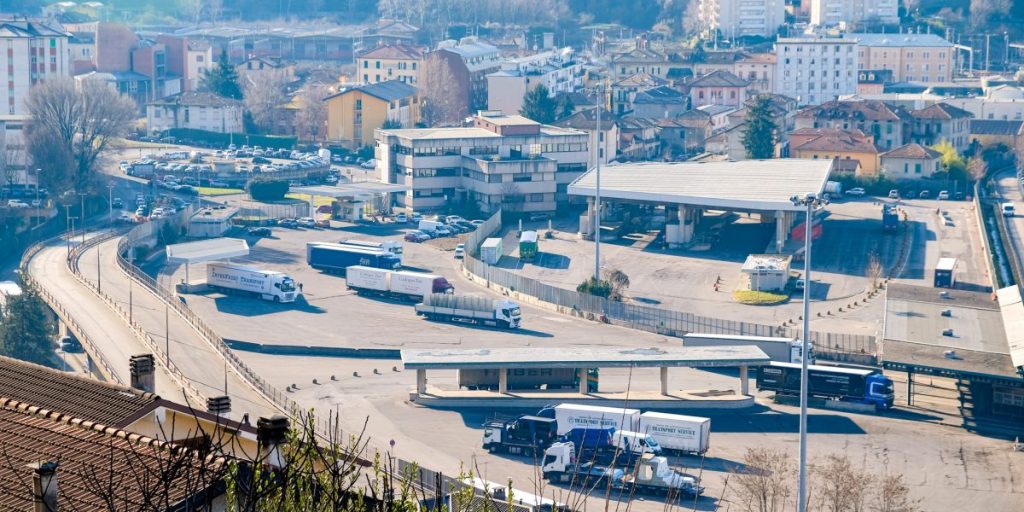 L’agenzia delle Dogane “libera” 120 mila mascherine e 1.600 test per il Covid-19
