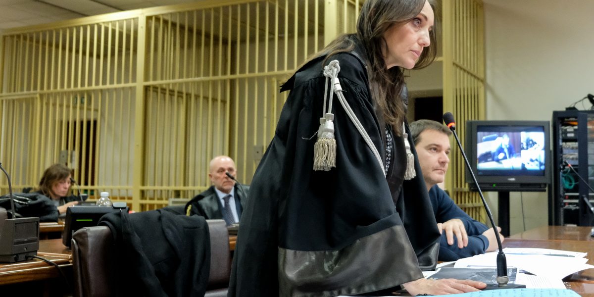 Il testimone: «Il mio amico picchiato? No… si buttò a terra da solo»
