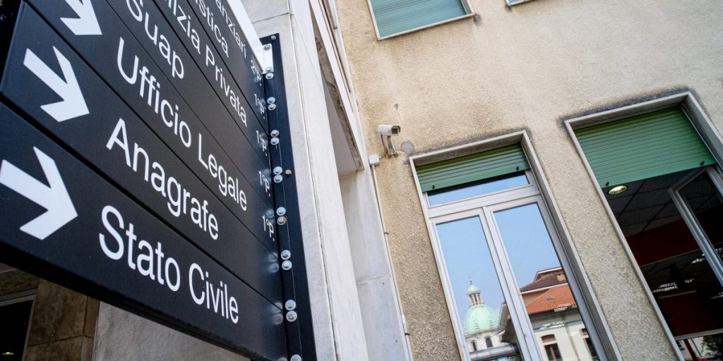Comune contro il giudice: chiesta la sospensiva dell’ordinanza. La giunta nega l’iscrizione al cittadino nigeriano