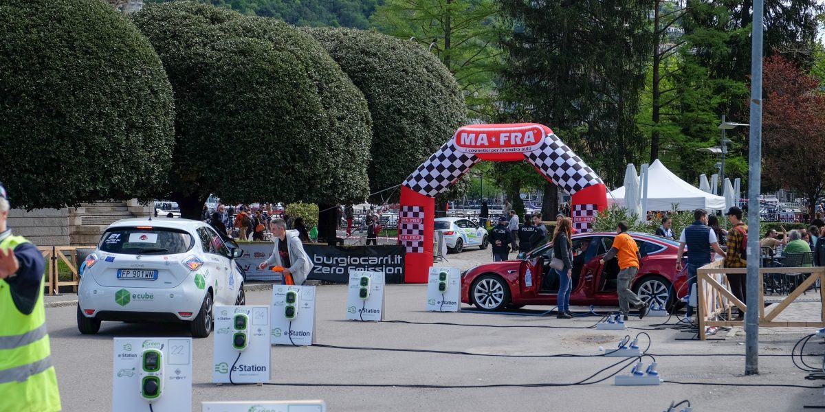 Auto, il futuro è elettrico ma il presente molto meno