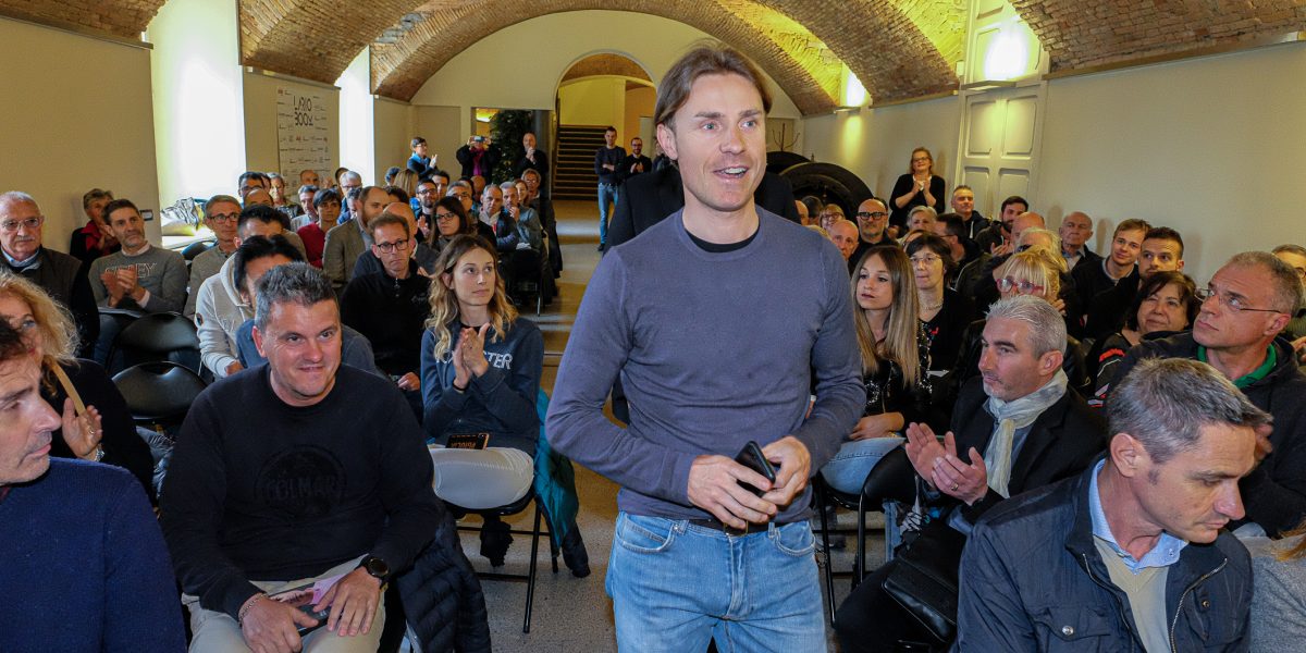 LarioBook, bagno di folla per Damiano Cunego. Un  “Piccolo Principe” da tutto esaurito