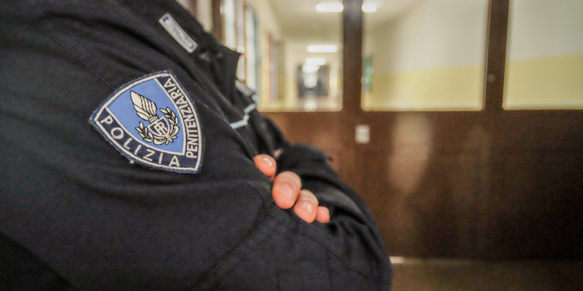 Molesta due donne e ferisce uno straniero: il pomeriggio di follia di un 23enne somalo