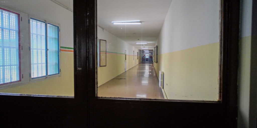 Droga nella lavatrice e nell’auto: il 27enne rimane in silenzio di fronte al giudice