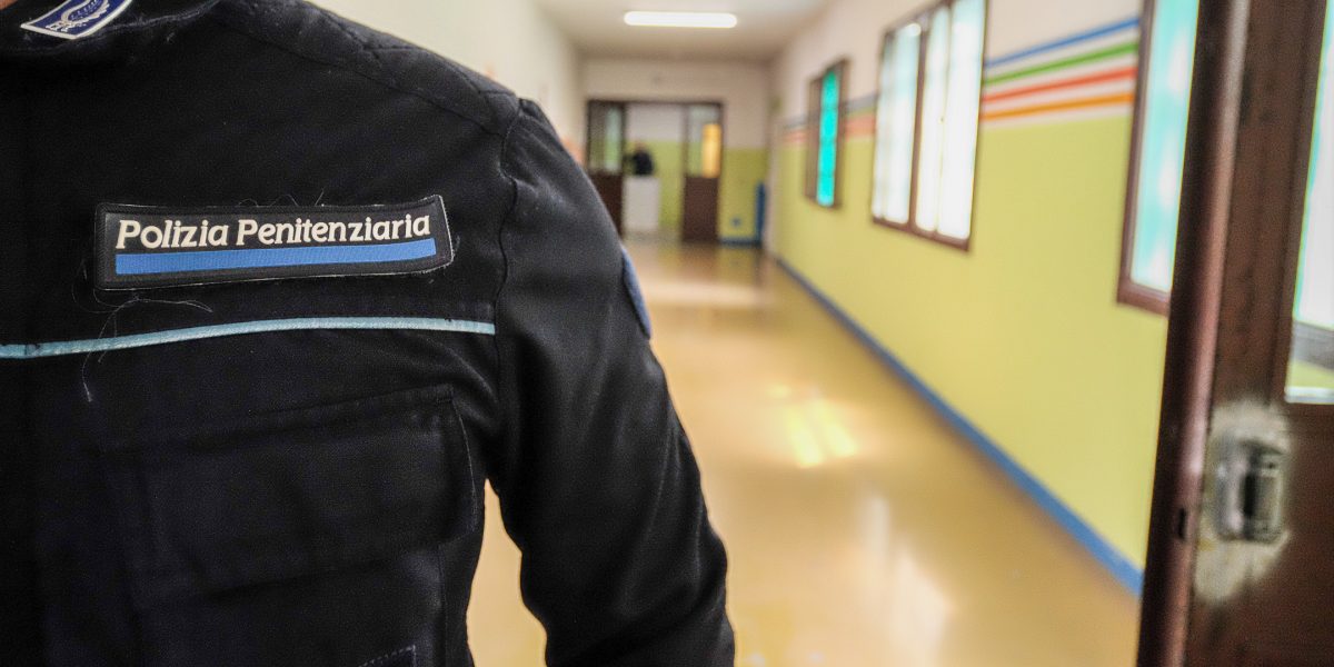 Droga e migliaia di euro: fermati due giovani insospettabili