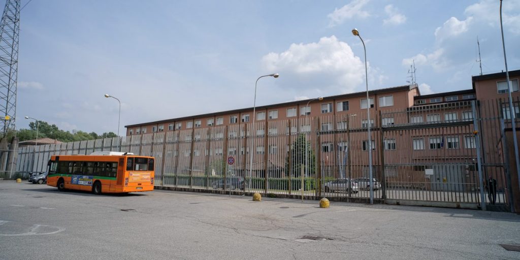 Rapina il distributore di Novazzano e scappa in bici: arrestato olgiatese