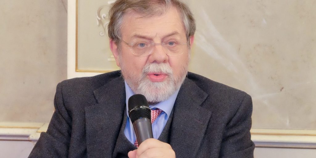 Democrazie occidentali in crisi: «Troviamo una strada intermedia  tra oligarchia e demagogia». L’intervento di Angelo Panebianco a Como